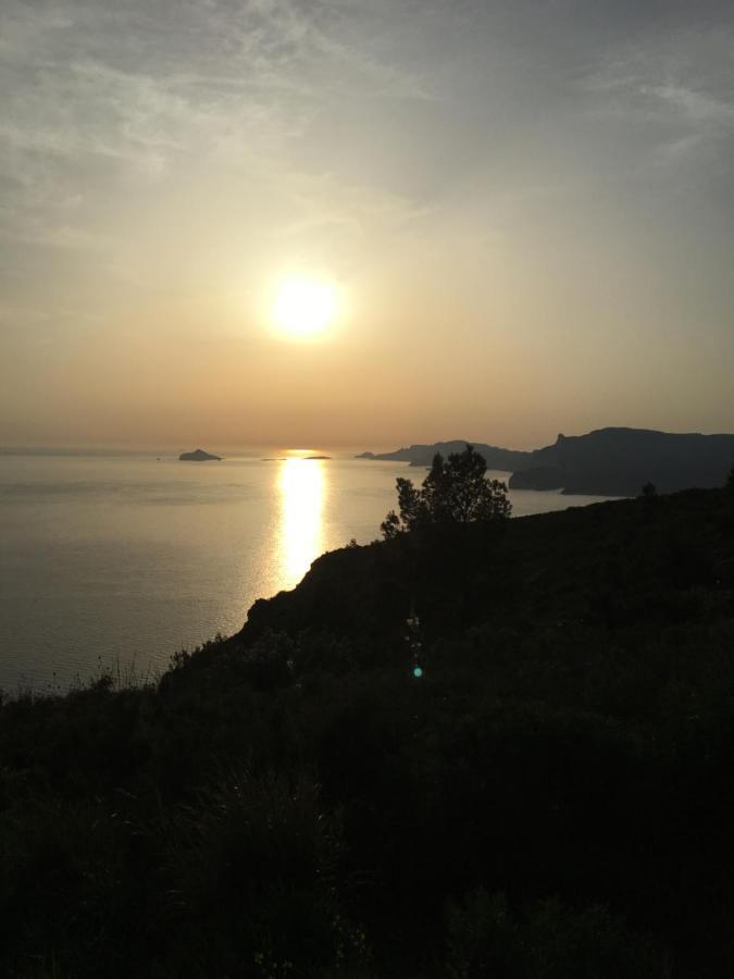 Studio Pirate Vue Mer - Soleil Levant La Ciotat Apartment Exterior foto